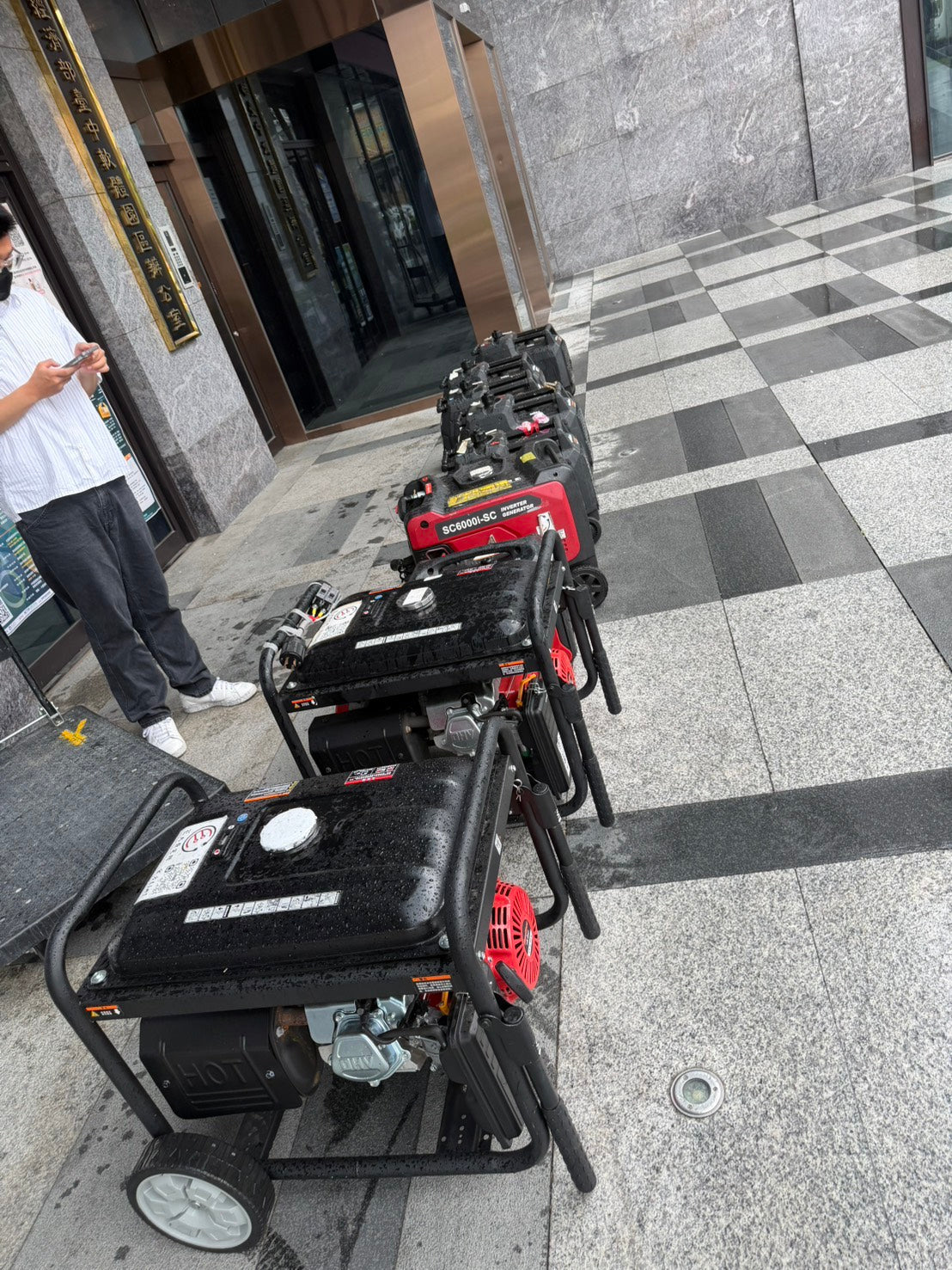 工地電力補給站｜發電機＋行動冷氣＋照明租借方案